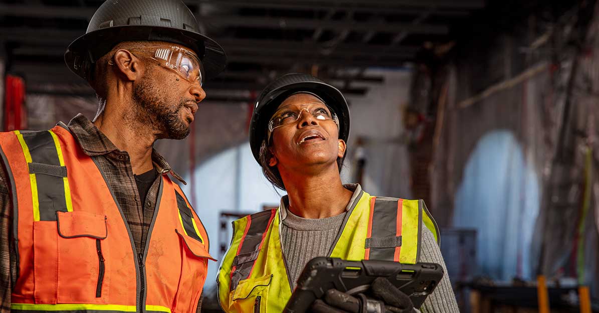 Construction workers collaborating on a project - Autodesk Build